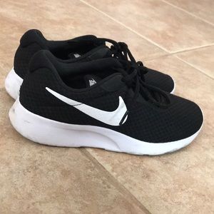 Nike Tanjun